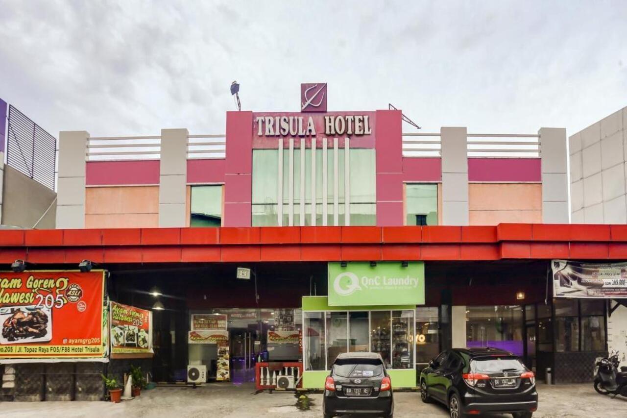 Urbanview Trisula Hotel Makassar Exterior photo