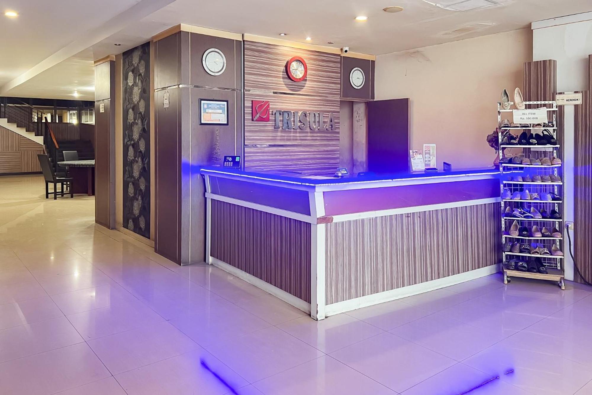 Urbanview Trisula Hotel Makassar Exterior photo